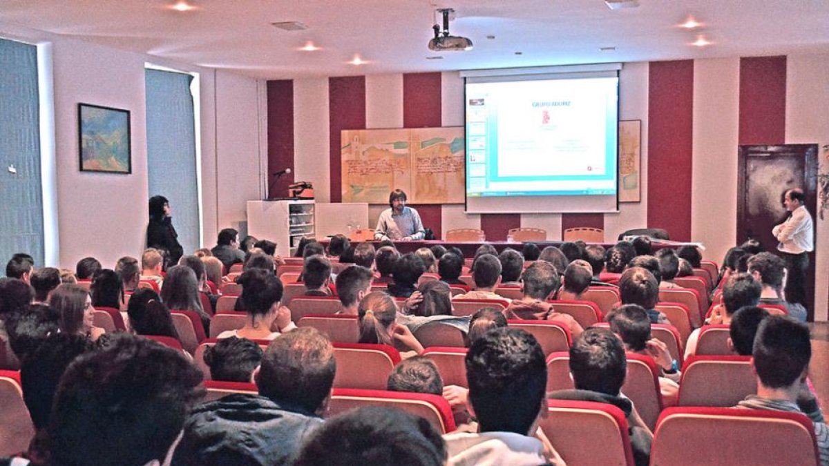 Las jornadas tuvieron alta asistencia de alumnos y docentes, pero también de representantes de empresas de la zona.-ECB