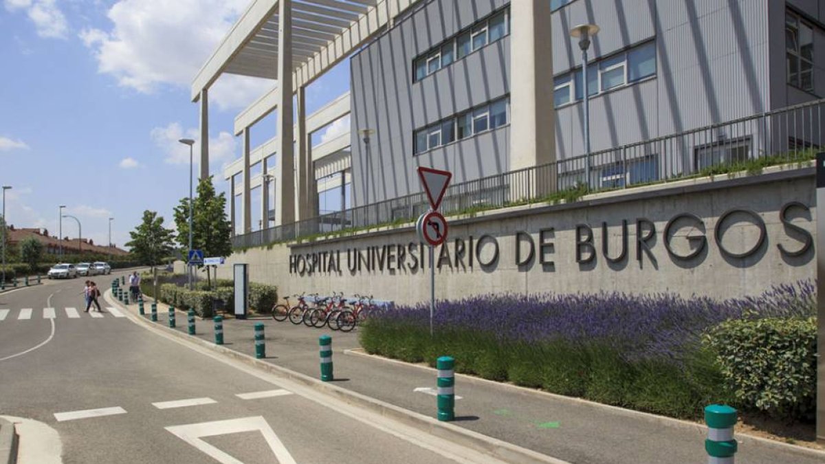Los hechos que se investigan sucedieron en el área de medicina interna del Hospital Universitario de Burgos.-R.G.O.