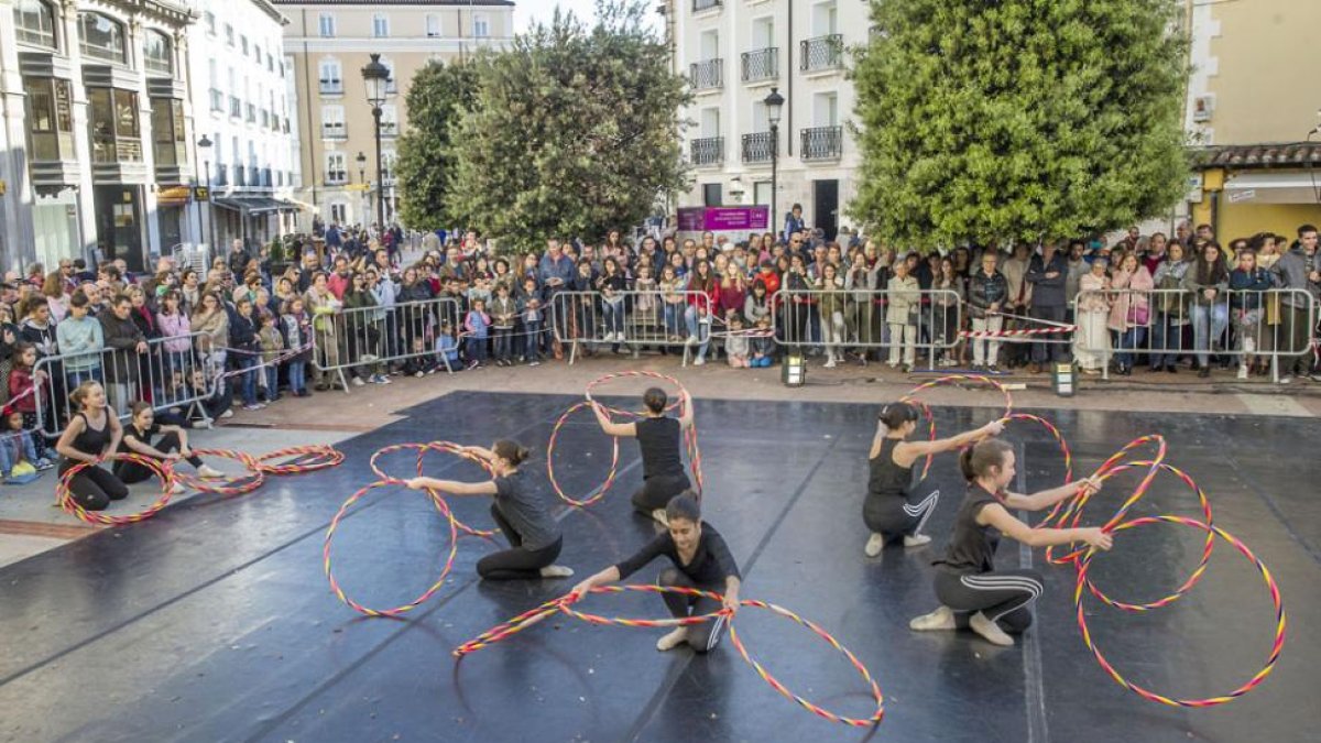 El Ballet Contemporáneo de Burgos mostró para el público sus últimas coreografías.-ISRAEL L. MURILLO