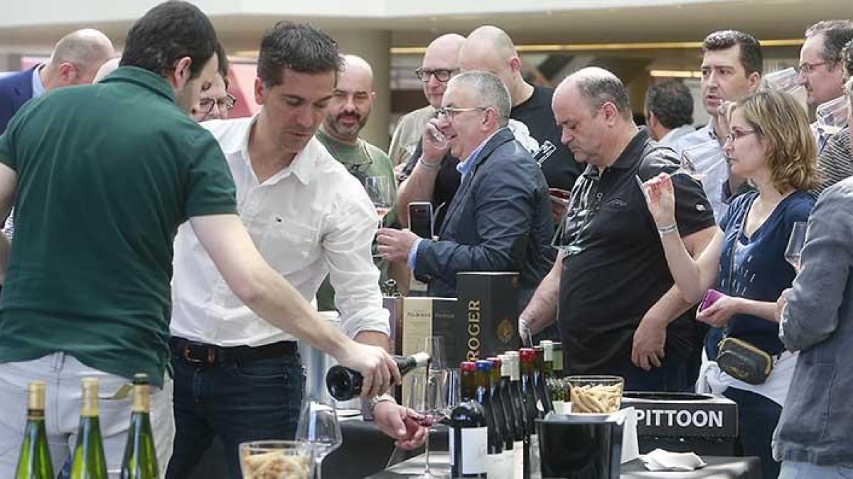 La tercera planta del Fórum acogió a cerca de 2.000 personas entre sumilleres, bodegueros y ayudantes y personal de organización de un evento único.-RAÚL G. OCHOA