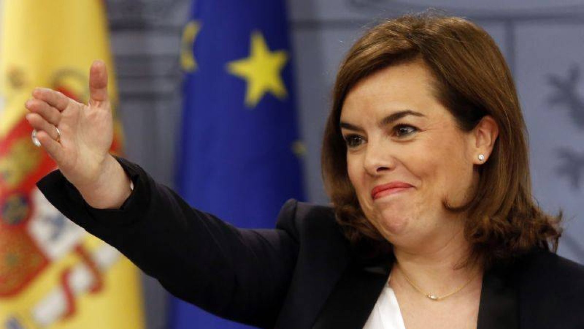 La vicepresidenta Soraya Sáenz de Santamaria, durante una rueda de prensa.-Foto: JUAN MANUEL PRATS