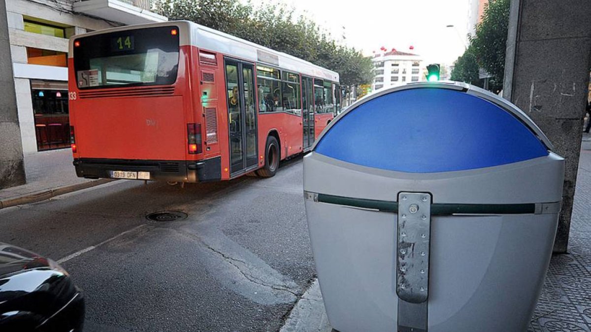 Prototipo del nuevo contendor de reciclado de papel.-ISRAEL L. MURILLO