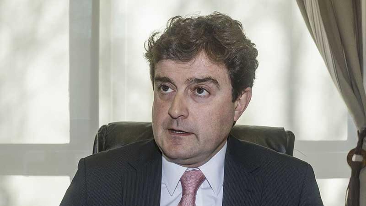 Elías Gutiérrez, decano de los procuradores.-SANTI OTERO