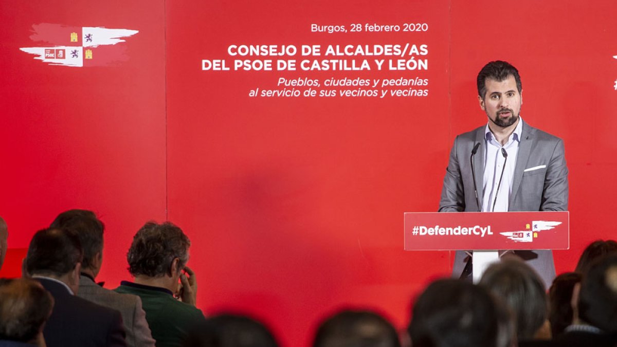 Los alcaldes del PSOE cierran filas con Tudanca. / SANTI OTERO