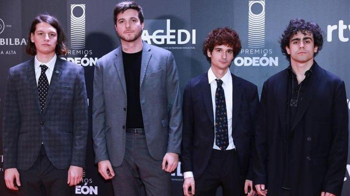El grupo Carolina Durante, en la alfombra roja de los Premios Odeón, el 20 de enero en Madrid.-