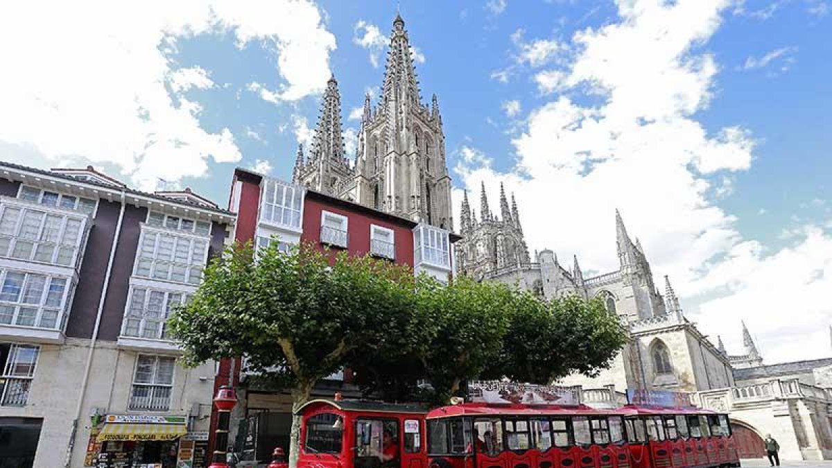 El tren turístico realiza once rutas diarias de lunes a domingo durante julio, agosto y septiembre.-Raúl Ochoa