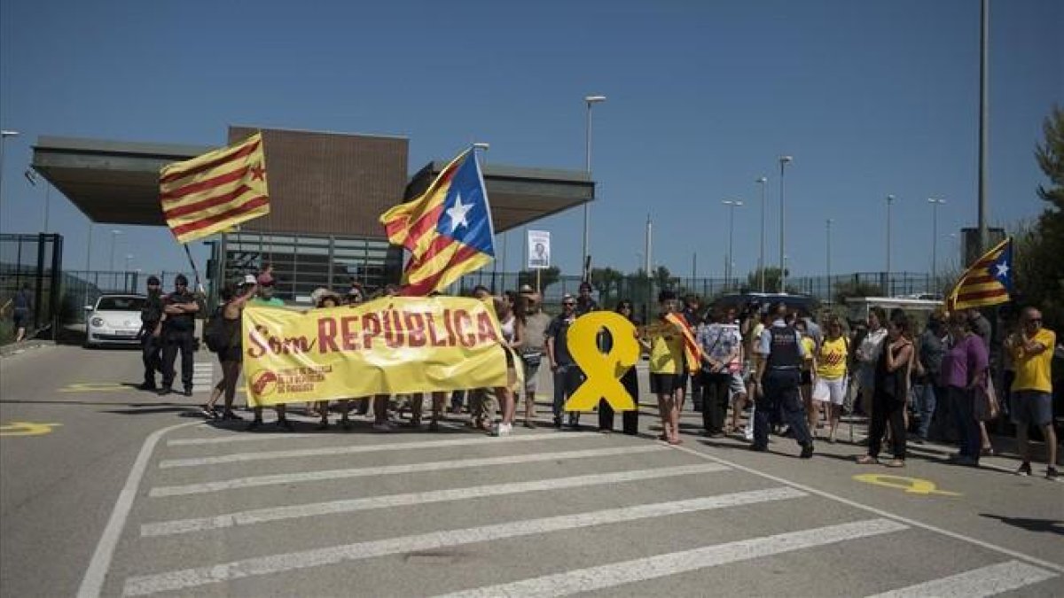 Concentración ante la prisión de Puig de les Basses (Girona)-GLÒRIA SÁNCHEZ (ICONNA)