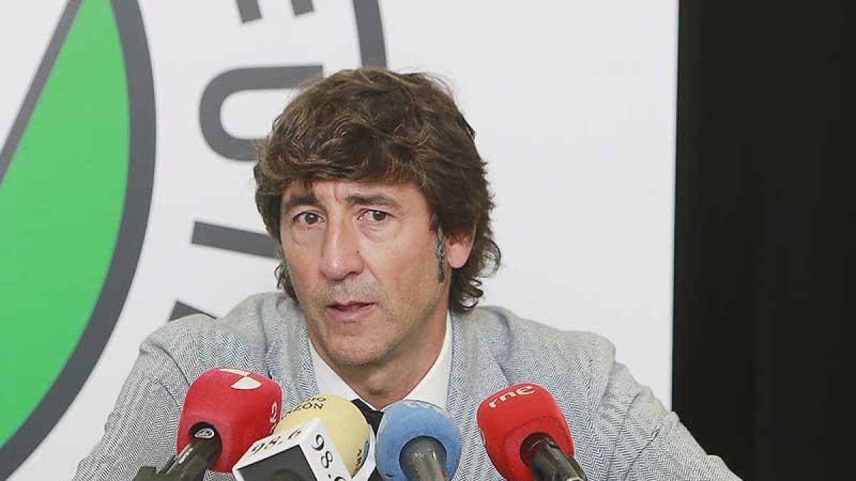 Patxi Salinas durante su presentación oficial.-RAÚL G. OCHOA