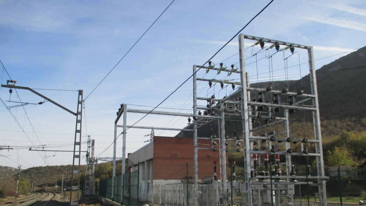 Una de las subestaciones eléctricas de la red ferroviaria en la provincia de Burgos. ADIF