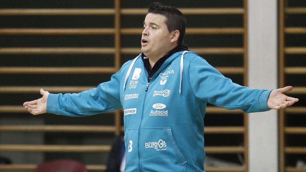 Fran Berzosa, técnico del Universidad de Burgos.-SANTI OTERO