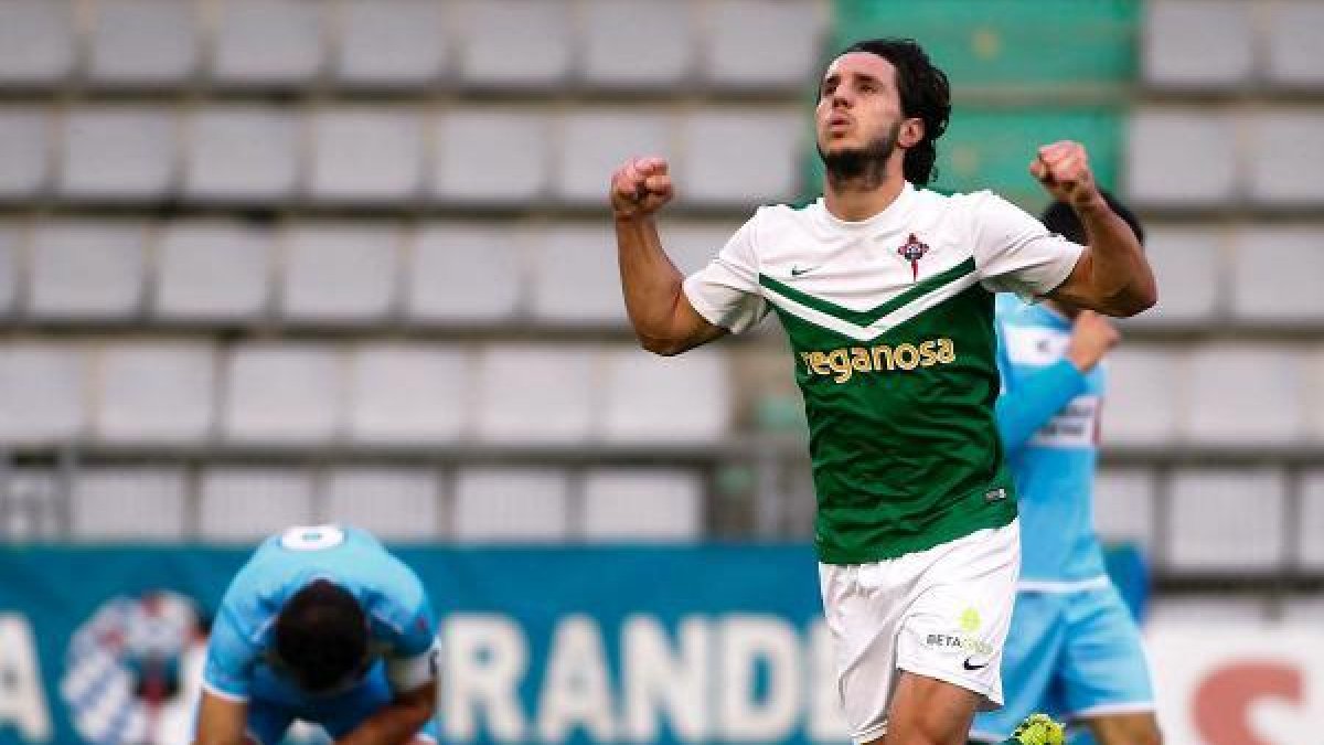 Adrián Cruz celebra un gol con la camiseta del Racing de Ferrol.-FORO.DELCELTA.COM
