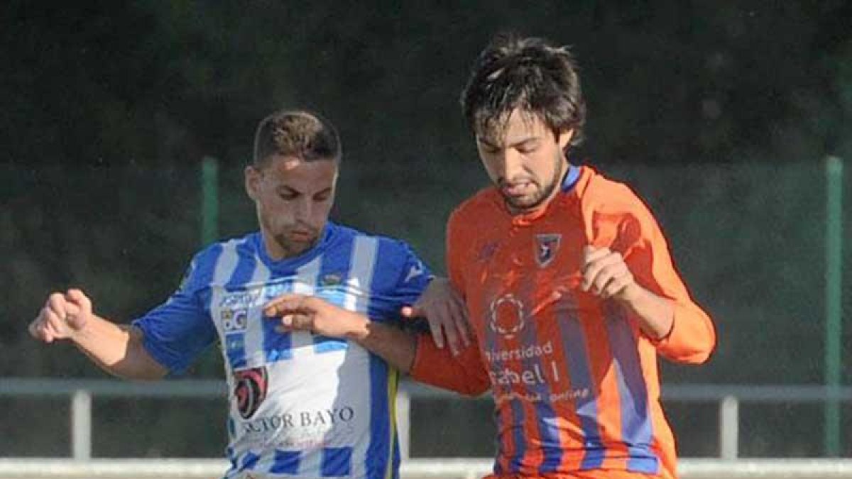 Óscar Vázquez es uno de los jugadores que ya ha renovado.-ISRAEL L. MURILLO