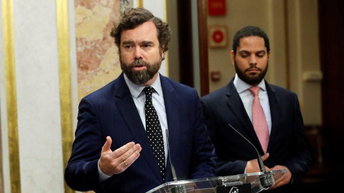 El diputado de VOX Iván Espinosa de los Monteros, durante su comparecencia ante los medios para valorar el discurso de Pedro Sánchez.-EFE