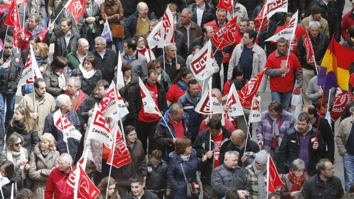 Decenas de personas durante una manifiestación sindical en una imagen de archivo.-RAÚL G. OCHOA