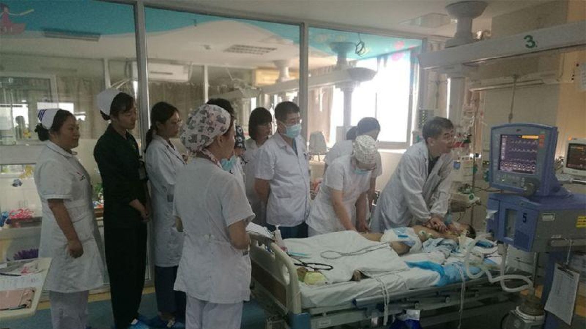 El jueves regresó el primer contingente de doctores a la isla-EL PERIÓDICO
