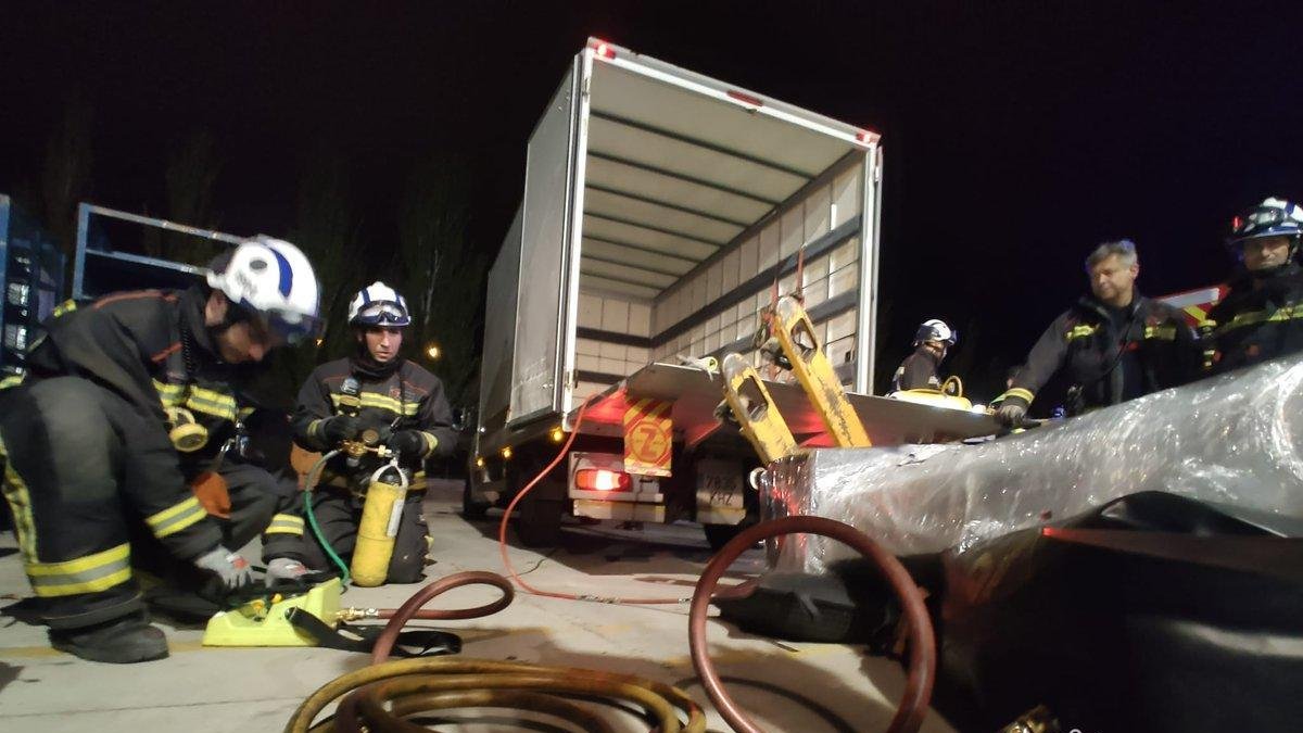 Los bomberos de Burgos se encargaron de liberar al hombre.-BOMBEROS DE BURGOS