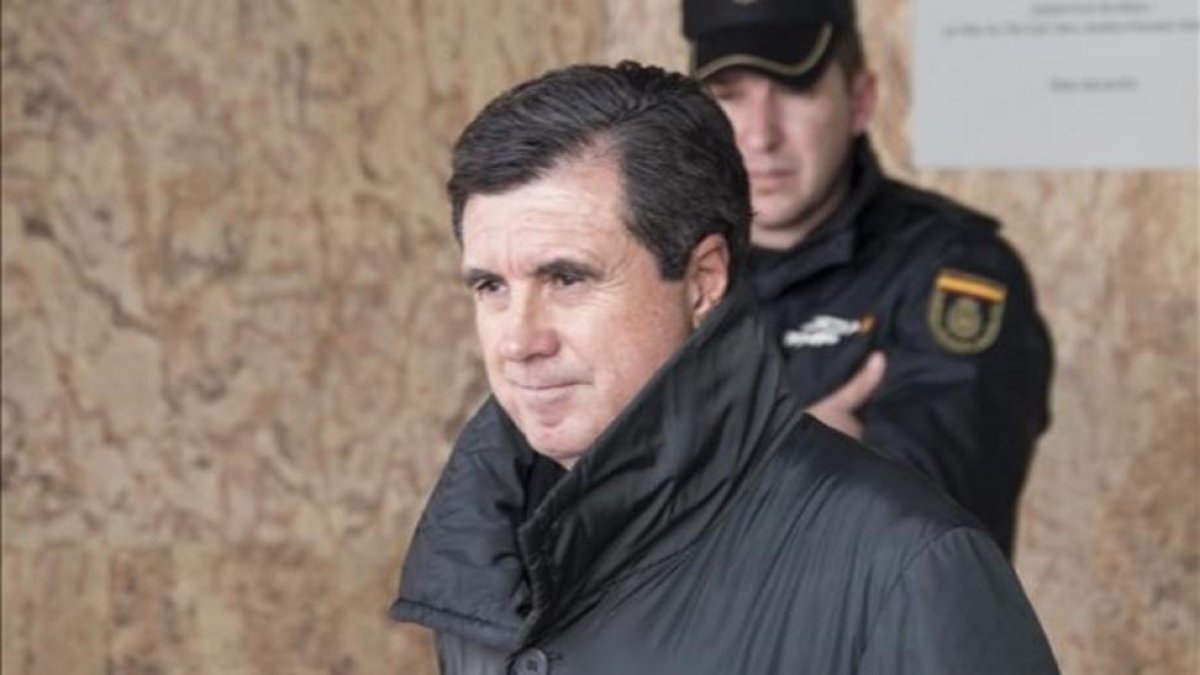 El expresidente del Govern balear Jaume Matas  a su salida durante un descanso de la sala del juicio del caso Noos.-EFE/CATI CLADERA
