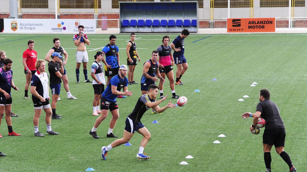 El UBU Colina Clinic realizó ayer en San Amaro la primera sesión de trabajo de la pretemporada. ISRAEL L. MURILLO