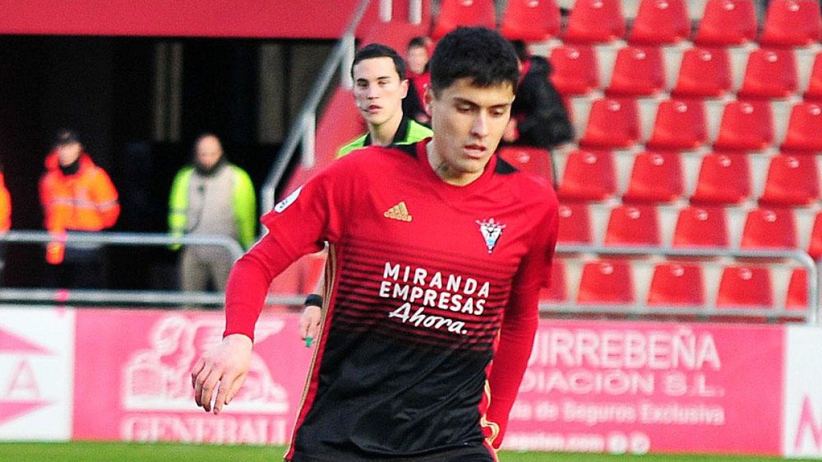 Hugo Rama fue el autor del gol mirandesista en el choque de ayer en Gernika.-JOSÉ ESTEBAN EGURROLA