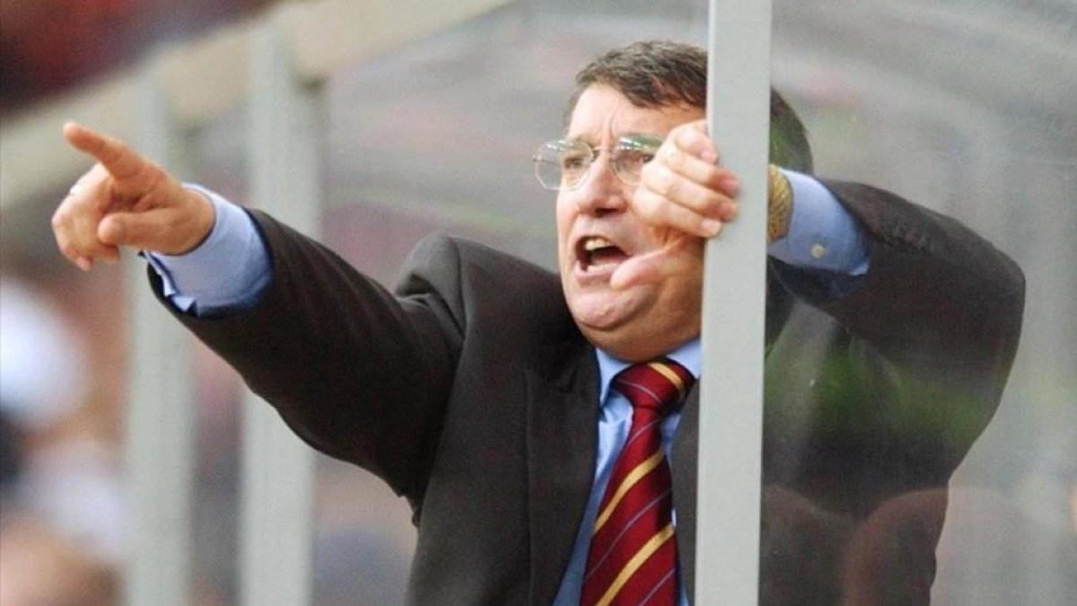 Graham Taylor, en 2002, cuando ejercía como entrenador del Aston Villa.-AP / RUI VIEIRA