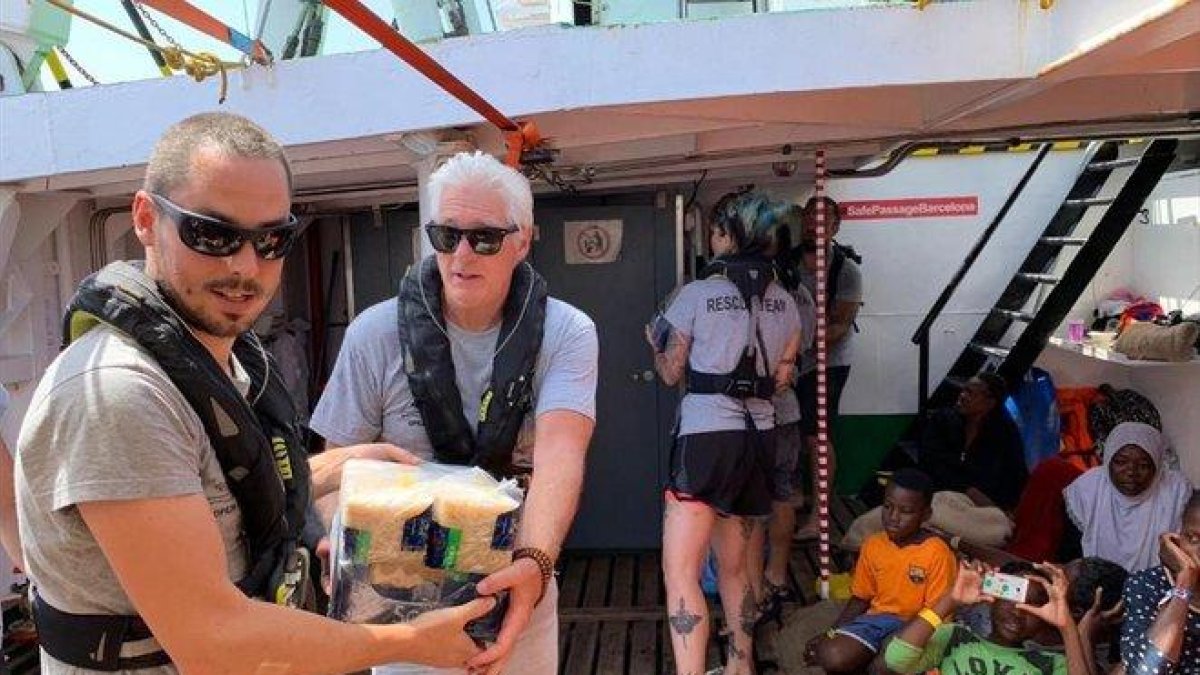 El actor Richard Gere, en el ’Open Arms’.-TWITTER DE OPEN ARMS