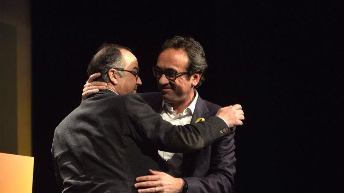 Josep Rull (derecha) y Jordi Turull, estse martes, el día después de su salida de prisión, en Reus.-JOAN REVILLAS