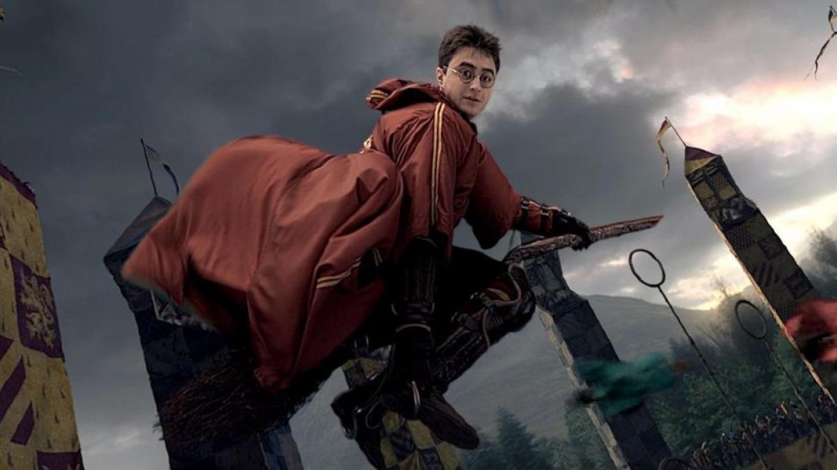 Harry Potter jugando a quidditch en un fotograma de El Cáliz de Fuego.-/ ARCHIVO