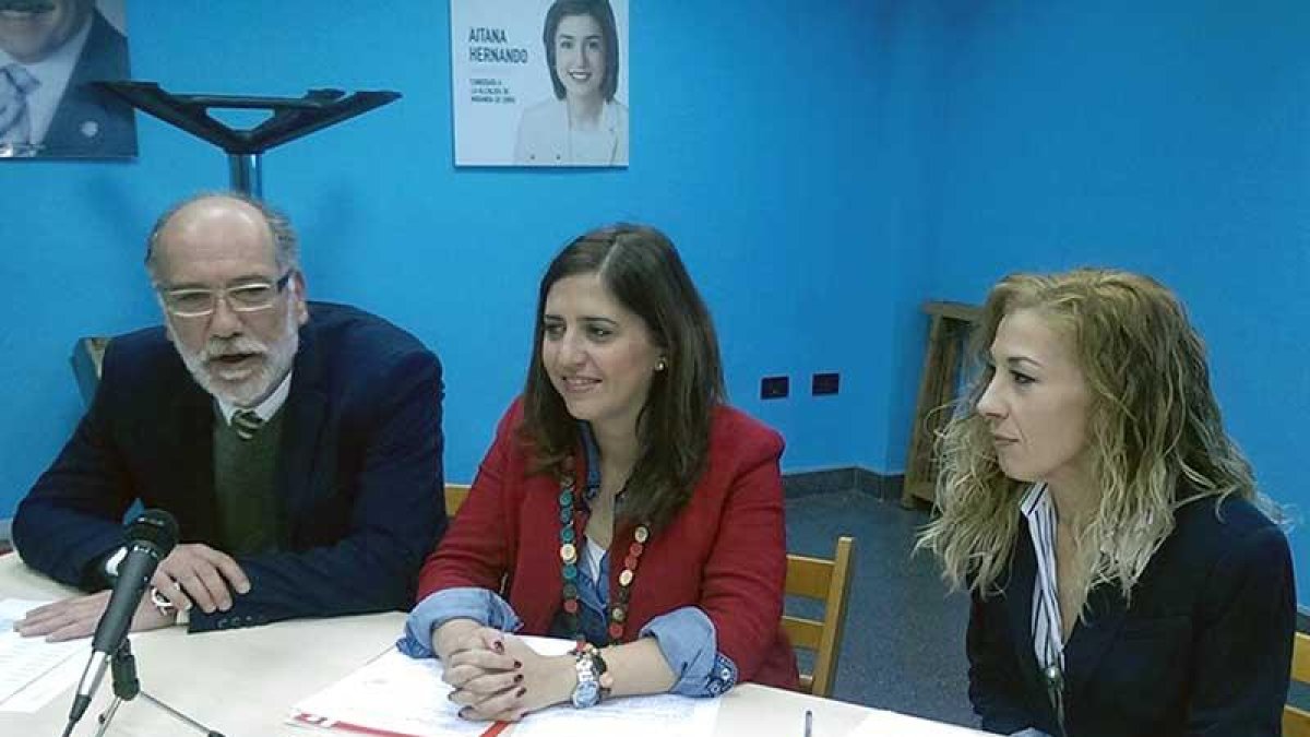 Miguel Ángel Adrián, Esther Peña y Virginia Jiménez durante la presentación de las enmiendas para Miranda.-ECB