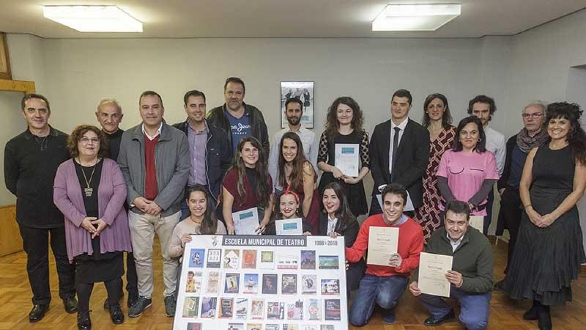 El acto de entrega de diplomas a los ‘viejos’ alumnos es el clásico pistoletazo de salida al nuevo curso.-Santi Otero