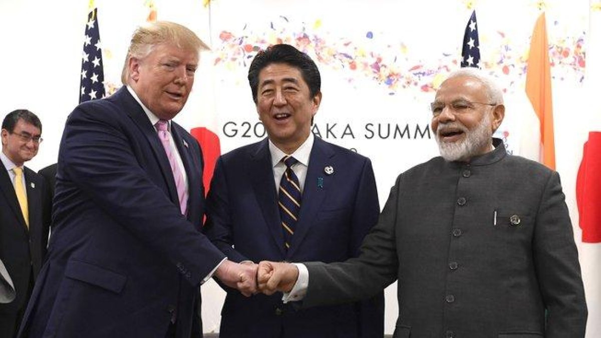 El presidente de los EEUU, Donald Trump; el Primer Ministro de Japón, Shinzo Abe; y el Primer Ministro de la India, Narendra Modi.-POOL