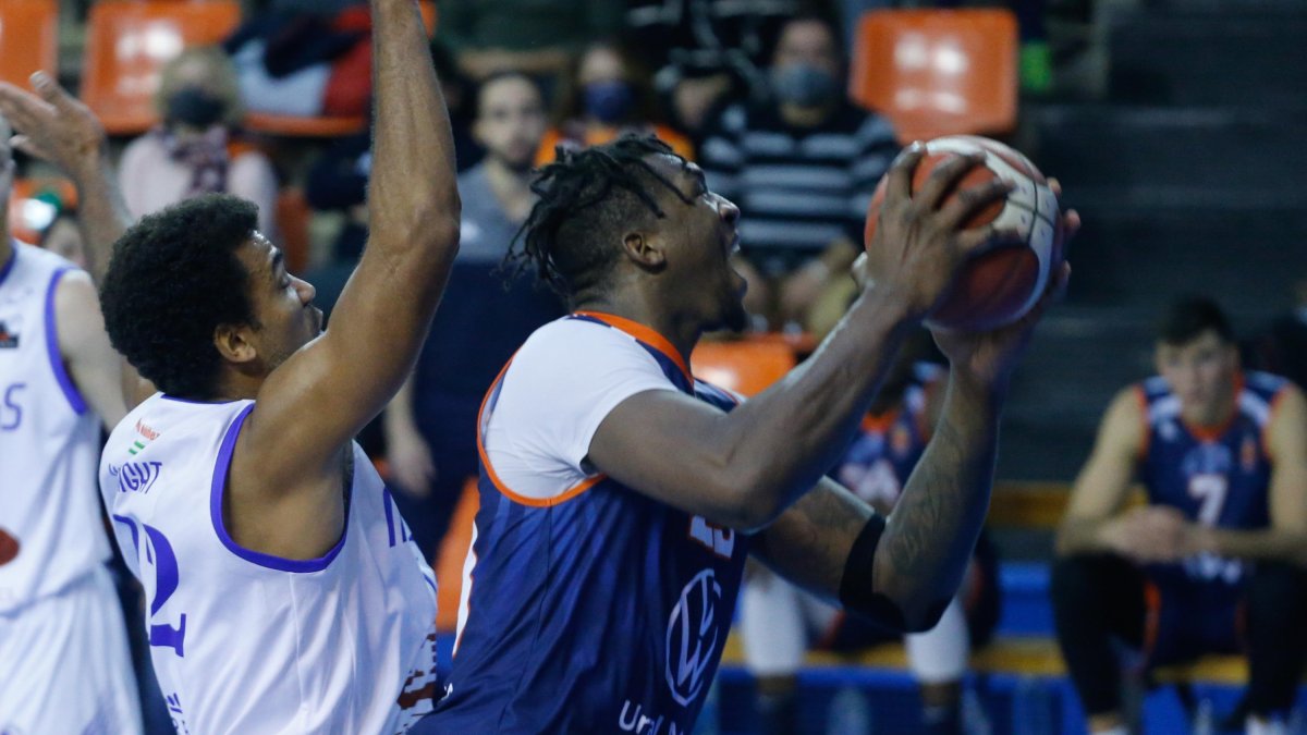 DeBerry supera a Wright. SANTI OTERO