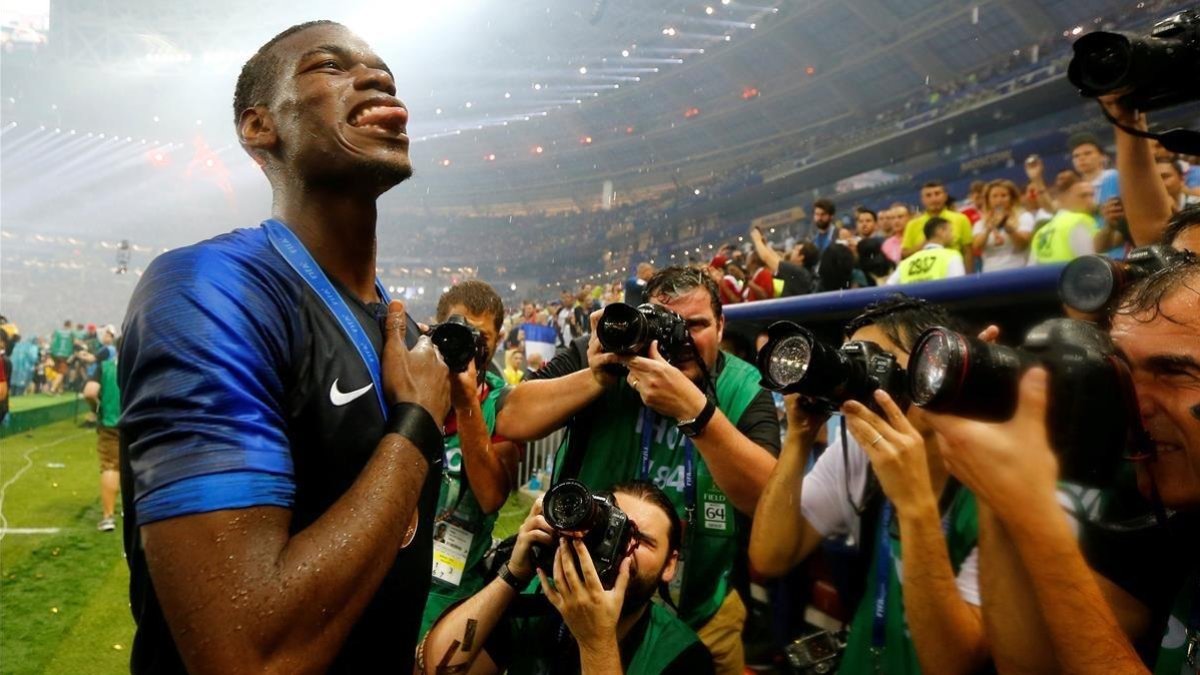 Paul Pogba, tras proclamarse con Francia campeón del mundo en Moscú. /-DARREN STAPLES