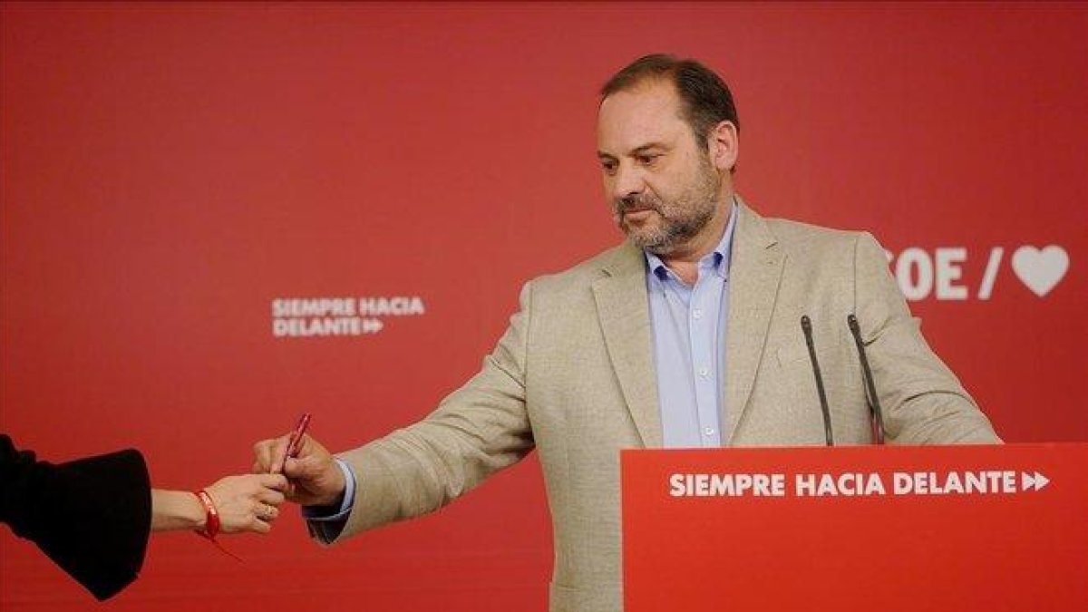 José Luis Ábalos, el pasado 17 de mayo en la sede del PSOE.-JOSÉ LUIS ROCA