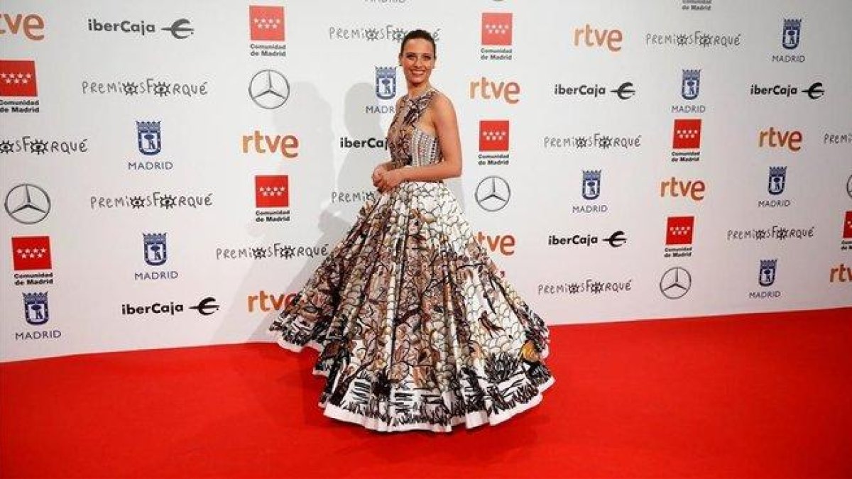 La actriz Michelle Jenner posa en la alfombra roja de los Premios Forqué.-EFE