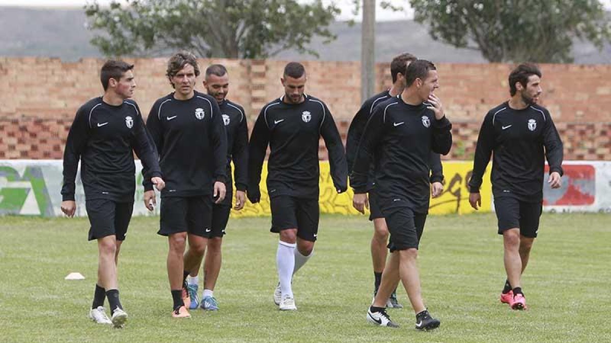 El equipo burgalés realizó la pretemporada de la campaña 2015/16 en Tardajos.-RAÚL G. OCHOA