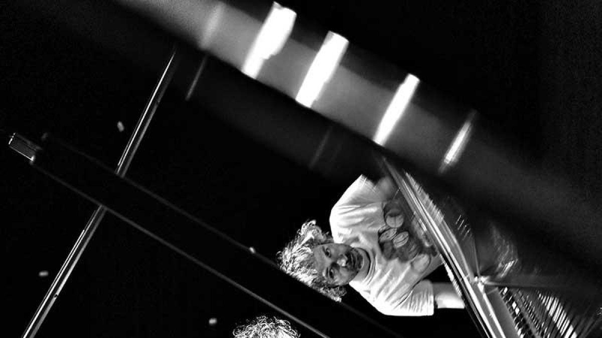 James Rhodes, al piano, en una de sus visitas a España.-Sergio Enríquez-Nistal