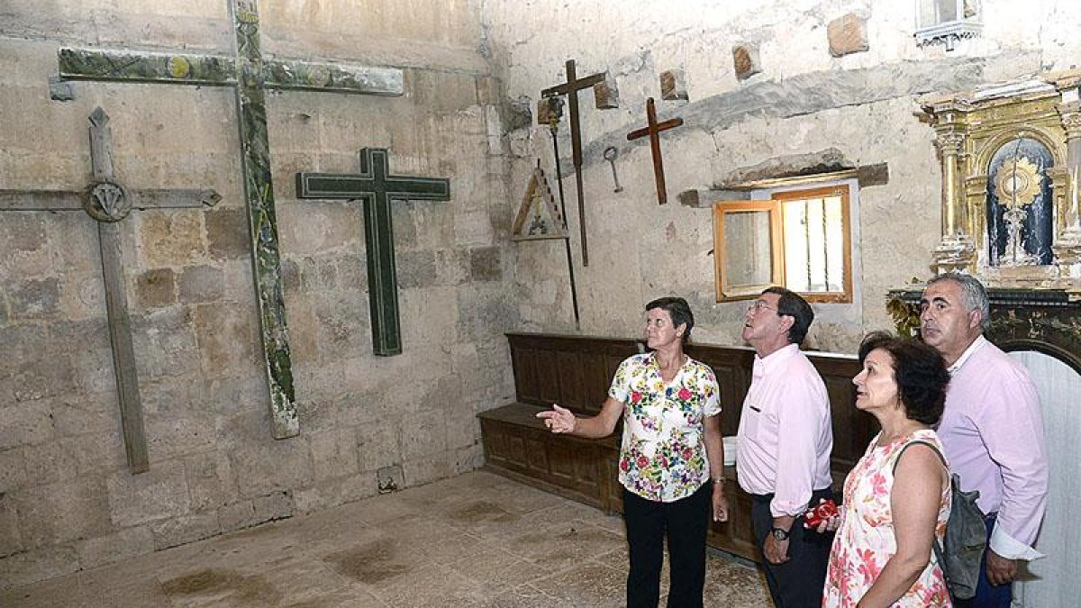 Rico visitó varias localidades, donde pudo charlar con los alcaldes y comprobar algunas mejoras realizadas en ellas.-R. O.