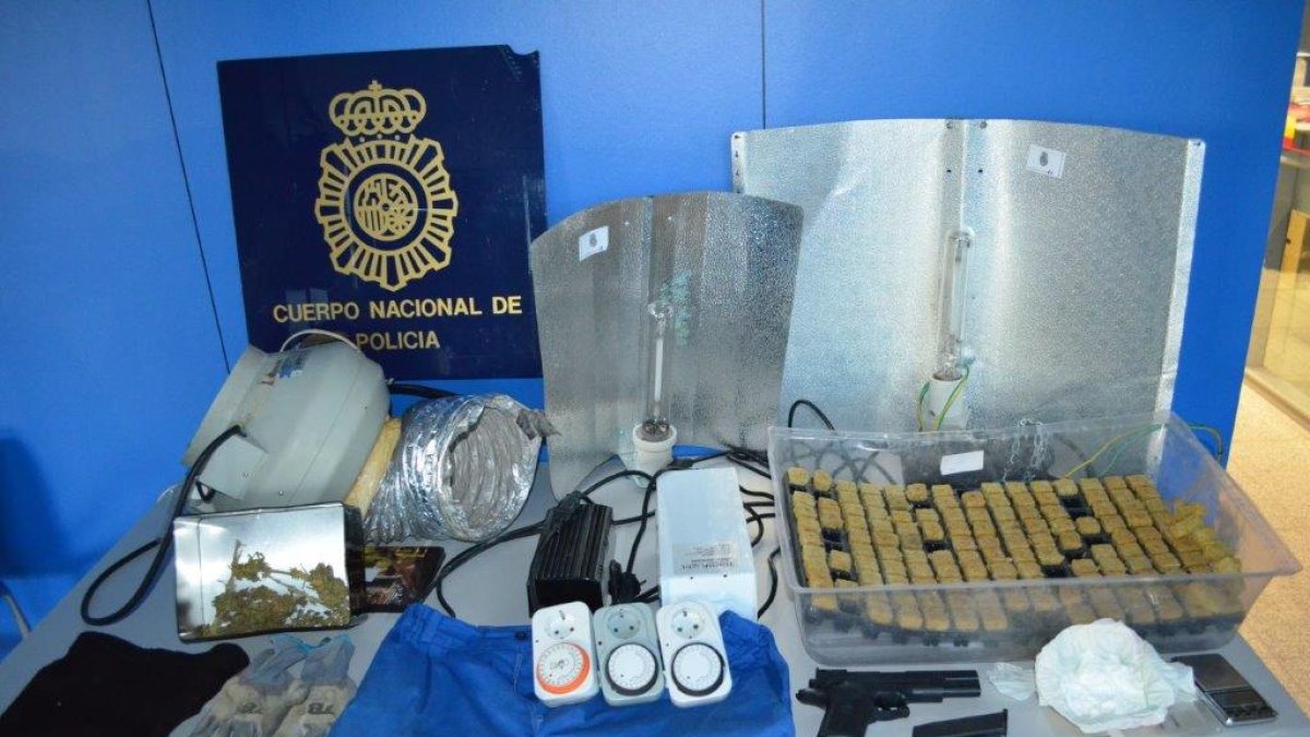 Material incautado al detenido en Miranda. POLICÍA NACIONAL