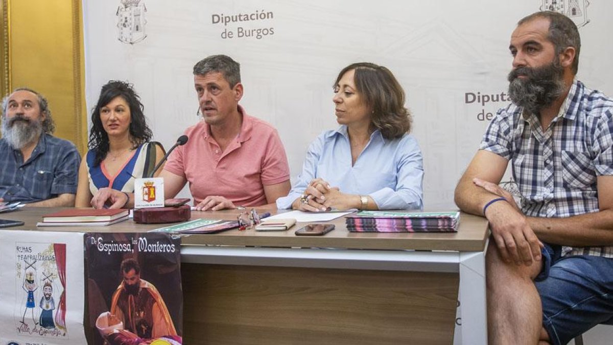 Andrés García, Rebeca Gutiérrez, Raúl Linares, Raquel Contreras y Ernesto Ortiz, ayer, durante la presentación de los actos de este fin de semana.-SANTI OTERO