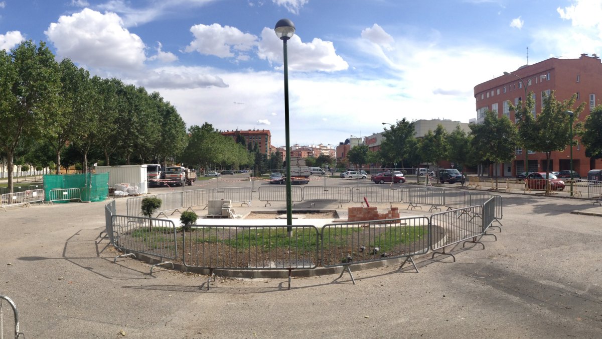 Las autocaravanas aparcaban en el parking junto al centro comercial Camino de la Plata. ECB