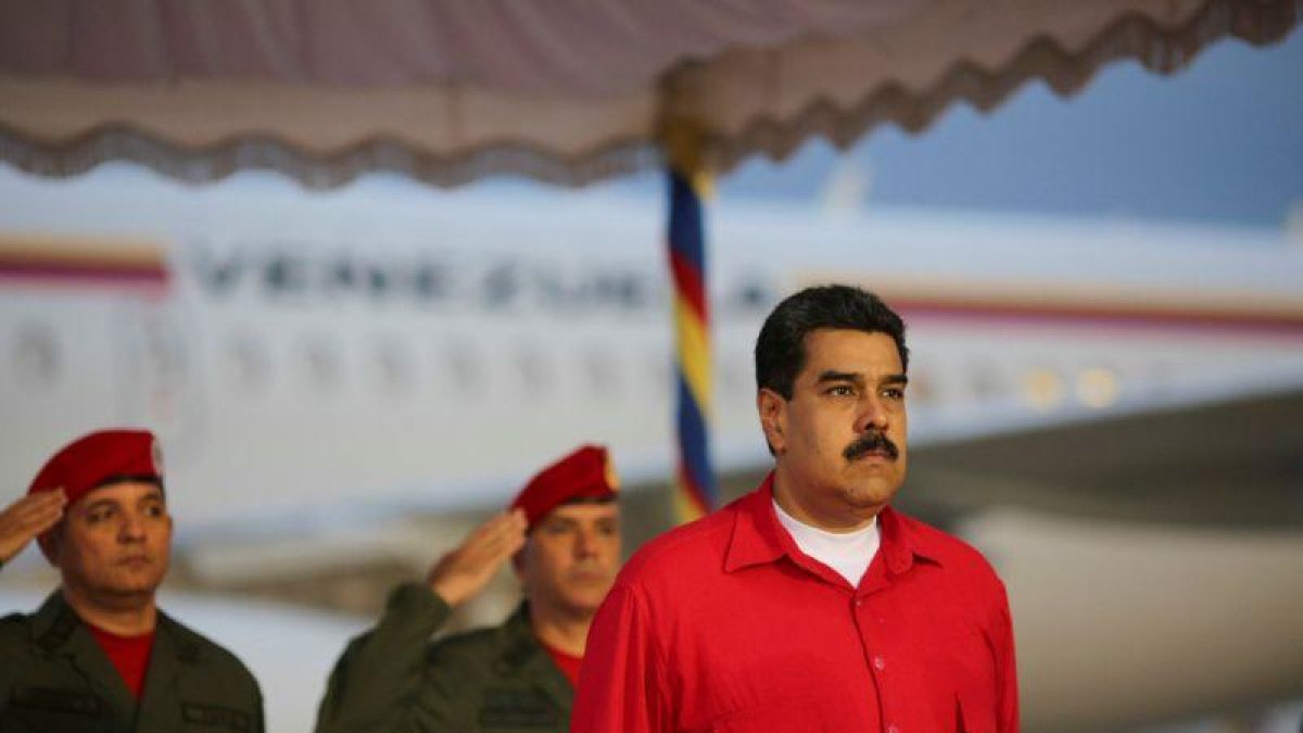 El presidente de Venezuela, Nicolás Maduro, en el aeropuerto de Caracas.-HANDOUT / REUTERS