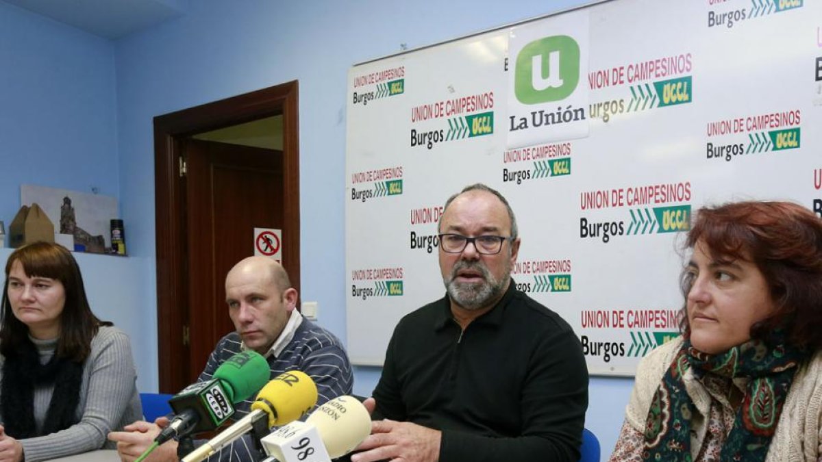 José Manuel de las Heras (centro) durante la presentación de las propuestas de Unión de Uniones.-RAÚL G. OCHOA