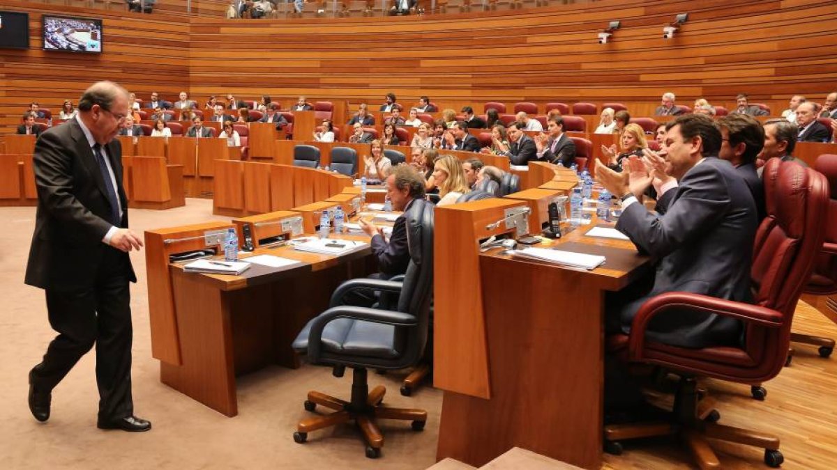 Debate de investidura del candidato a la Junta de Castilla y León. En la imagen la última intervención de Juan Vicente Herrera en el debate-Ical