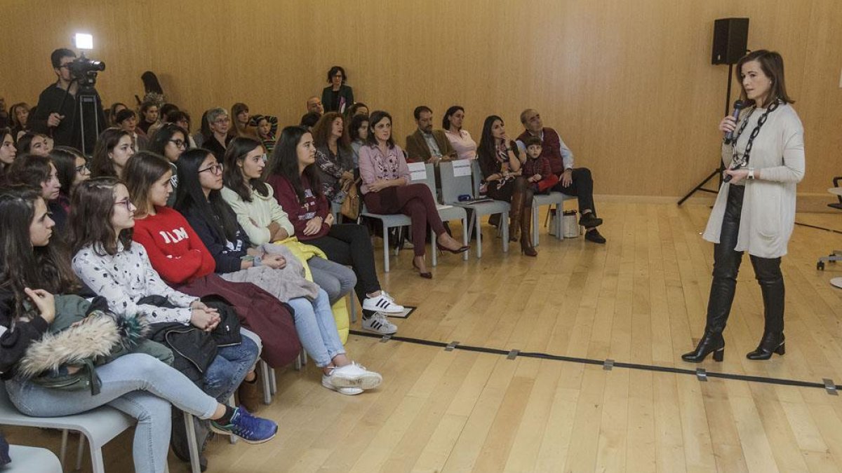 Rocío Hervella, directora general de Prosol, inauguró las charlas del proyecto Stem Talent Girl.-SANTI OTERO
