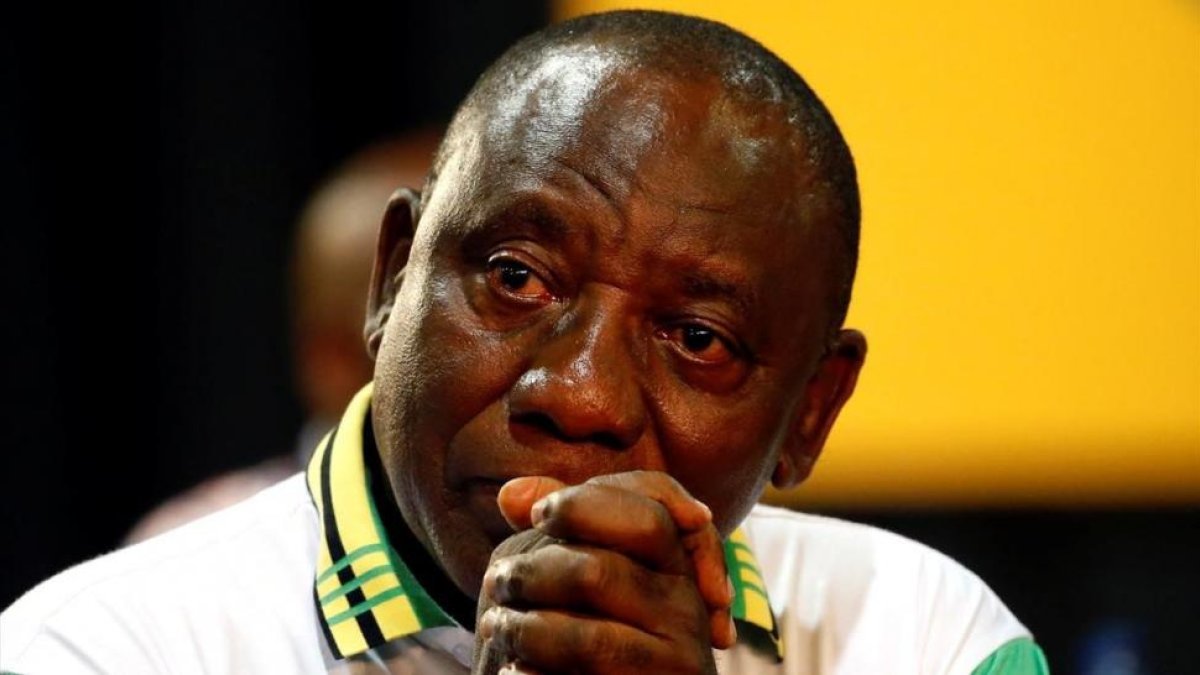 Cyril Ramaphosa, emocionado tras su elección como líder del CNA.-REUTERS / SIPHIWE SIBEKO