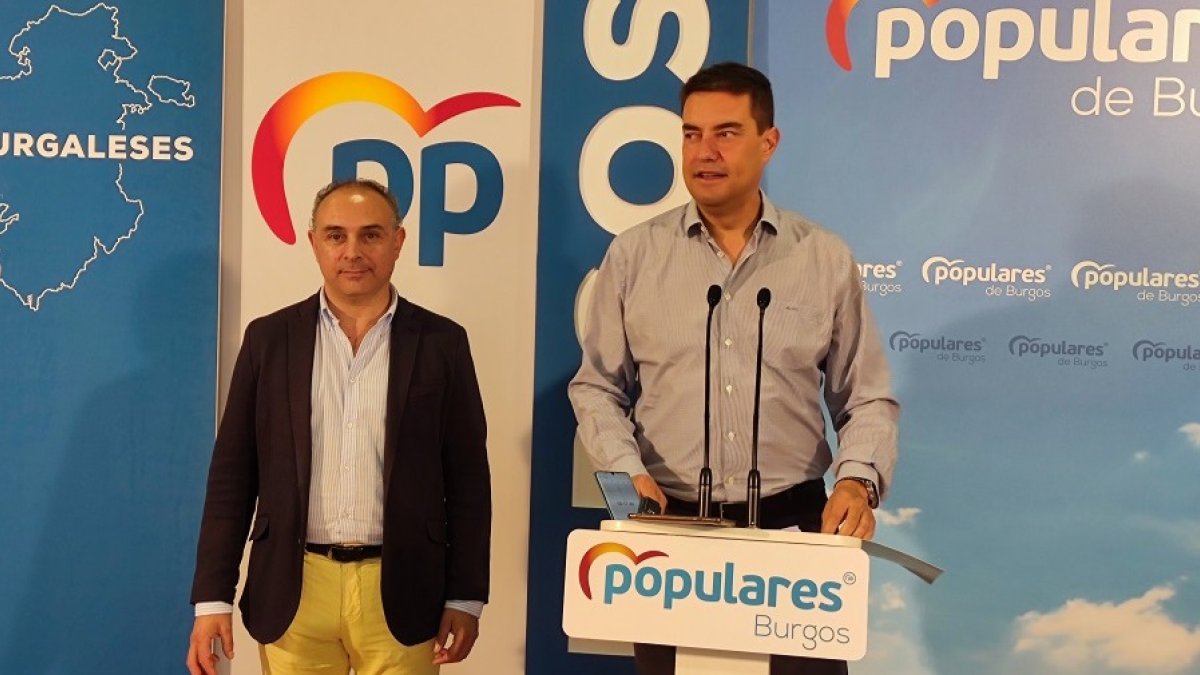 Emilio Berzosa y Ángel Ibáñez presentan el nuevo contrato de transporte sanitario de la Junta de Castilla y León. D. S. M.