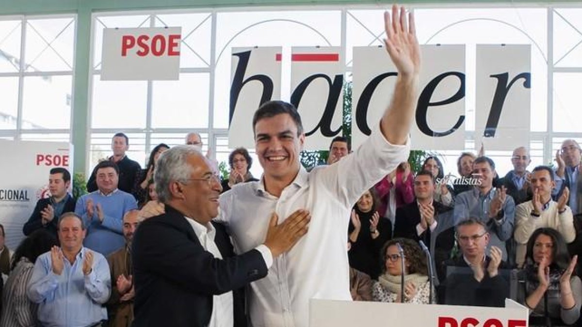 El secretario general del PSOE, Pedro Sánchez, junto al primer ministro luso, Antonio Costa, durante un acto de hermanamiento con los socialistas portugueses.-OTO / EFE