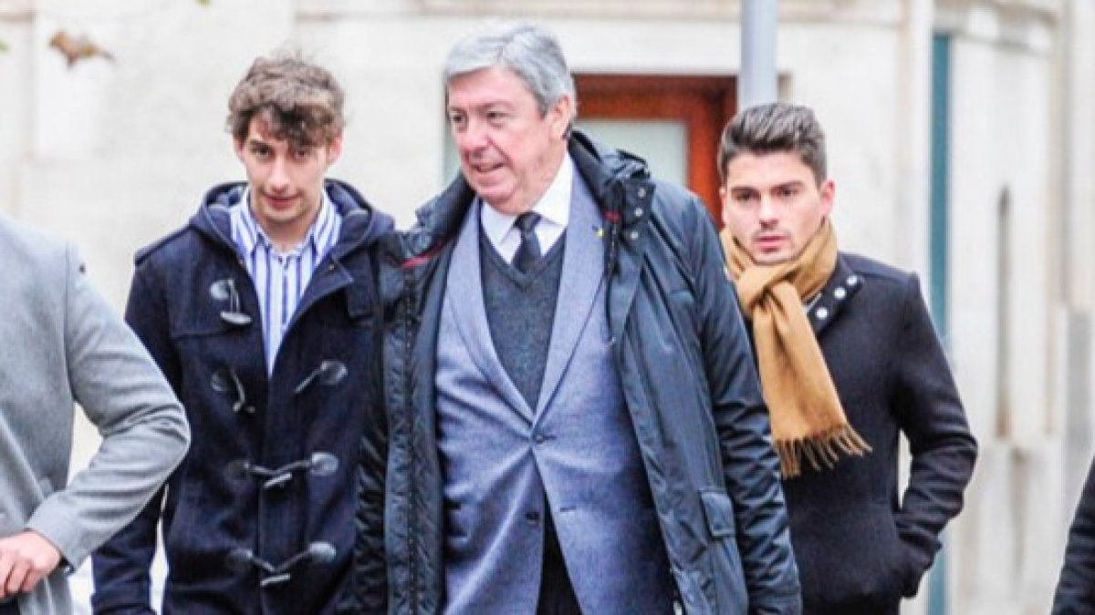 Los tres exjugadores se dirigen al tribunal durante el juicio. ECB