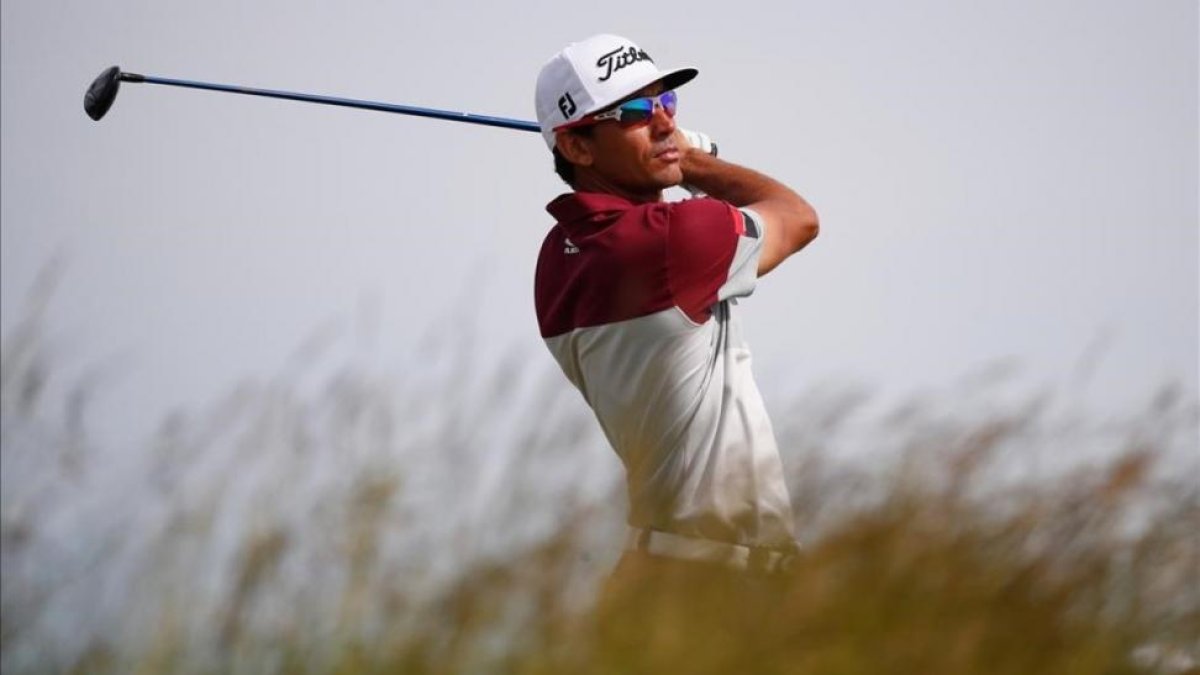 Rafa Cabrera, en la salida del hoyo 6.-AFP / GREGORY SHAMUS