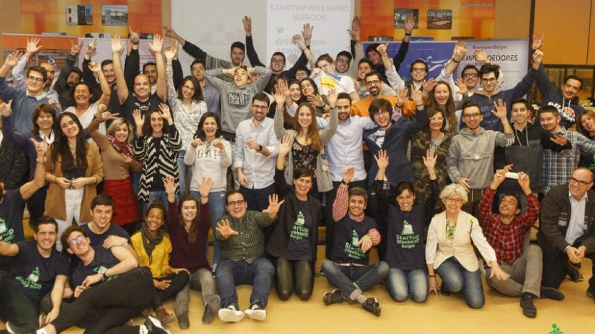 Imagen de grupo de los participantes.-STARTUP WEEKEND
